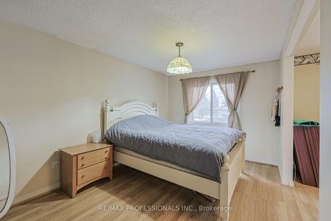 Photo 27 at 24 Permfield Path, Etobicoke West Mall, Toronto