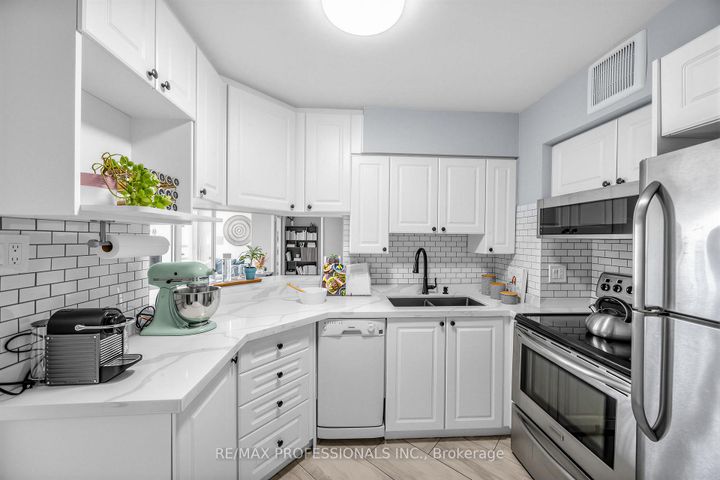 Photo 3 at 1410 - 50 Kingsbridge Garden Circle, Hurontario, Mississauga