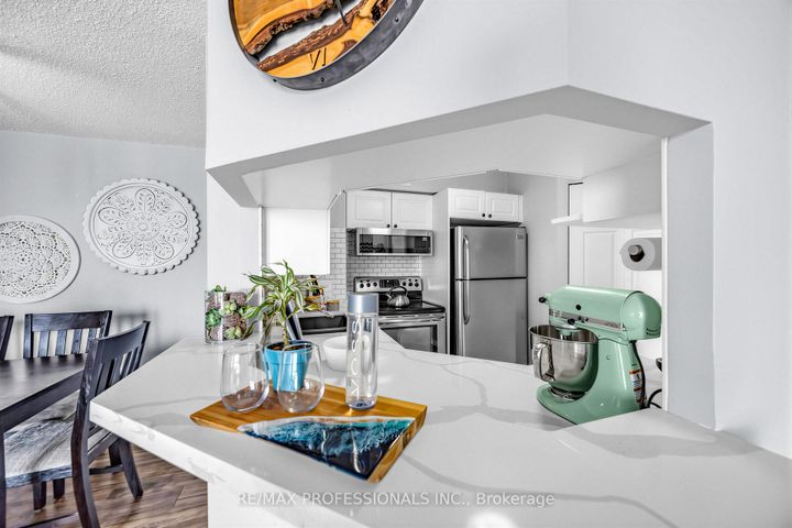 Photo 5 at 1410 - 50 Kingsbridge Garden Circle, Hurontario, Mississauga