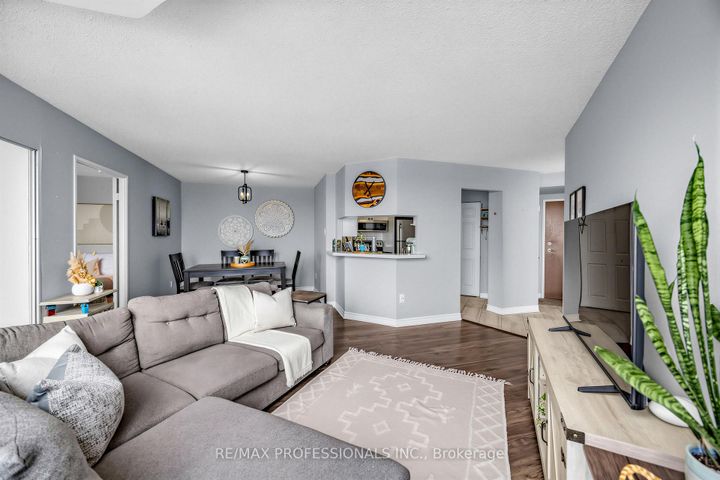 Photo 13 at 1410 - 50 Kingsbridge Garden Circle, Hurontario, Mississauga