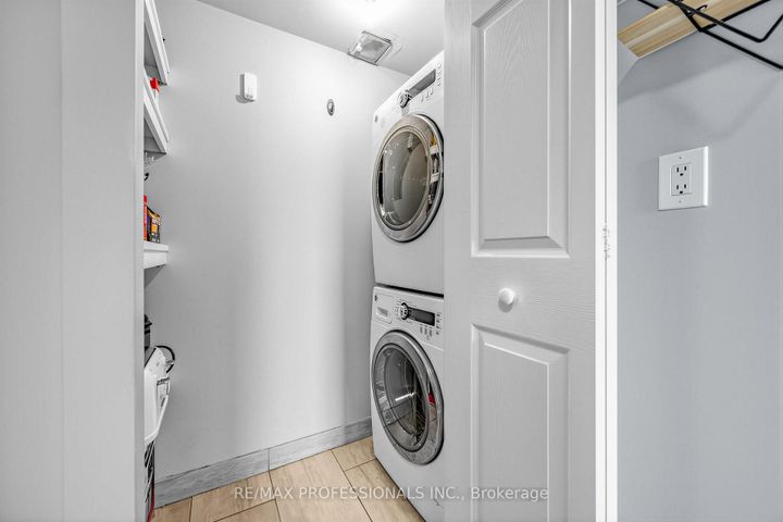 Photo 19 at 1410 - 50 Kingsbridge Garden Circle, Hurontario, Mississauga