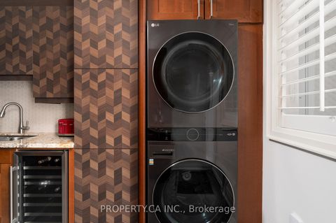 Photo 10 at 283 Lansdowne Avenue, Little Portugal, Toronto