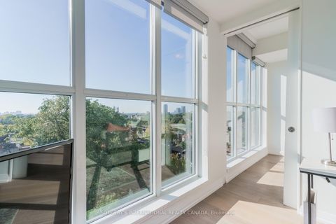 Photo 4 at 707 - 835 St Clair Avenue W, Wychwood, Toronto