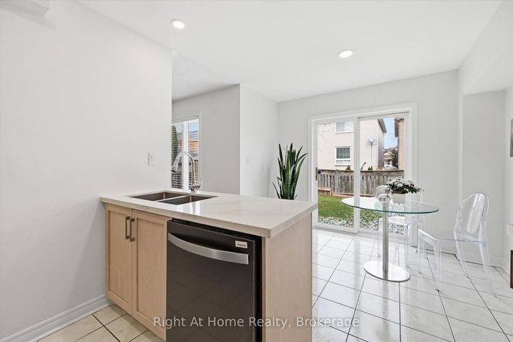 Photo 5 at 2255 Hummingbird Way, WT West Oak Trails, Oakville