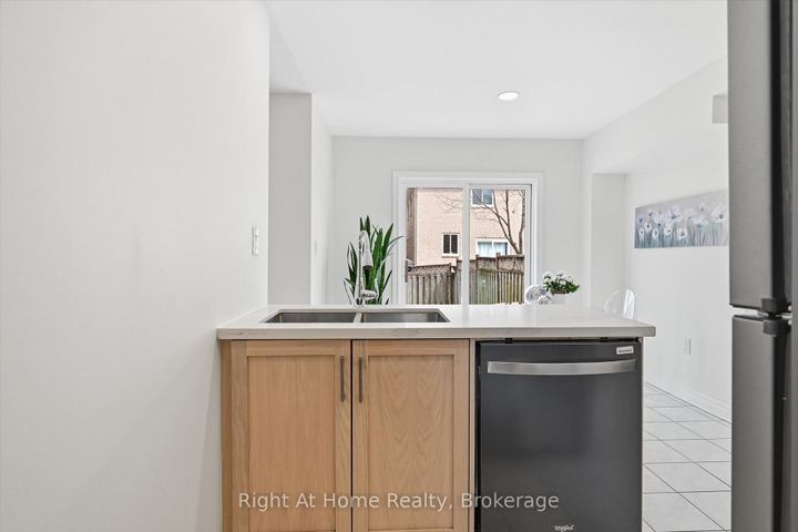 Photo 6 at 2255 Hummingbird Way, WT West Oak Trails, Oakville