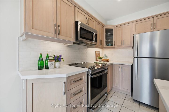 Photo 7 at 2255 Hummingbird Way, WT West Oak Trails, Oakville