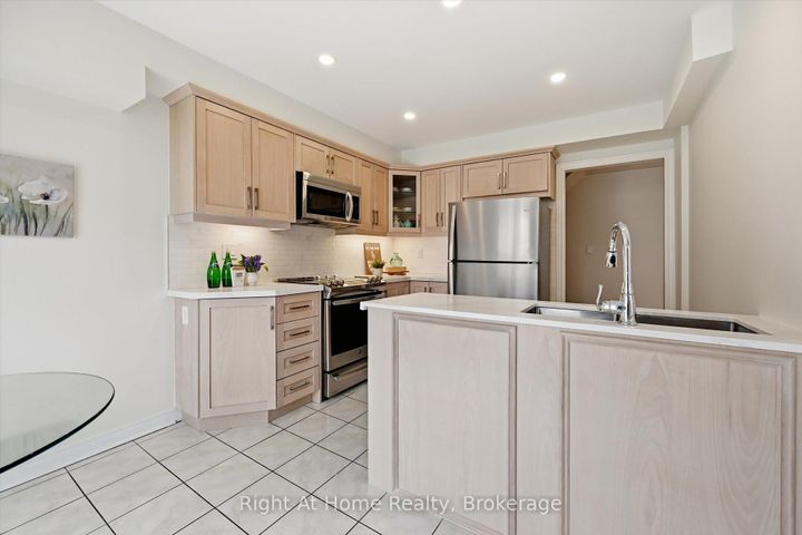 Photo 8 at 2255 Hummingbird Way, WT West Oak Trails, Oakville