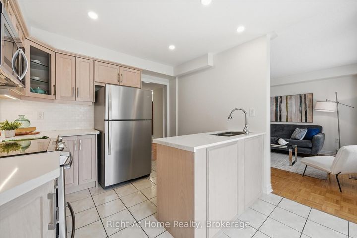 Photo 9 at 2255 Hummingbird Way, WT West Oak Trails, Oakville