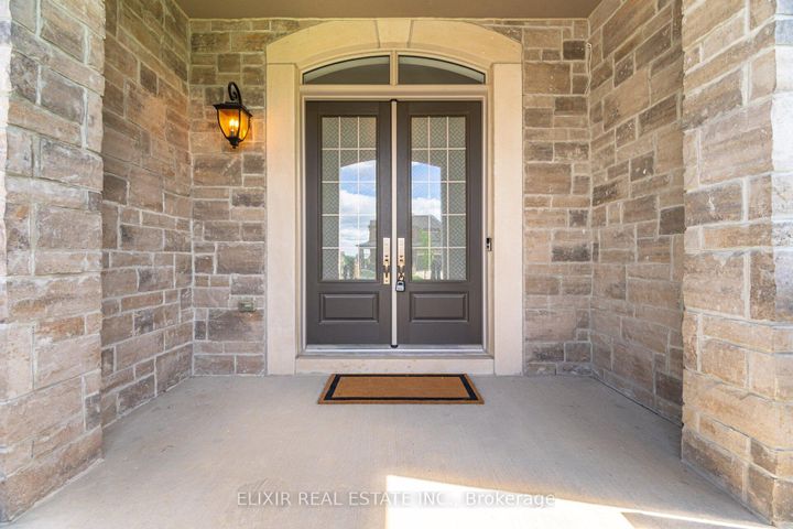 Photo 4 at 33 Sculpture Garden Lane, Kleinburg, Vaughan