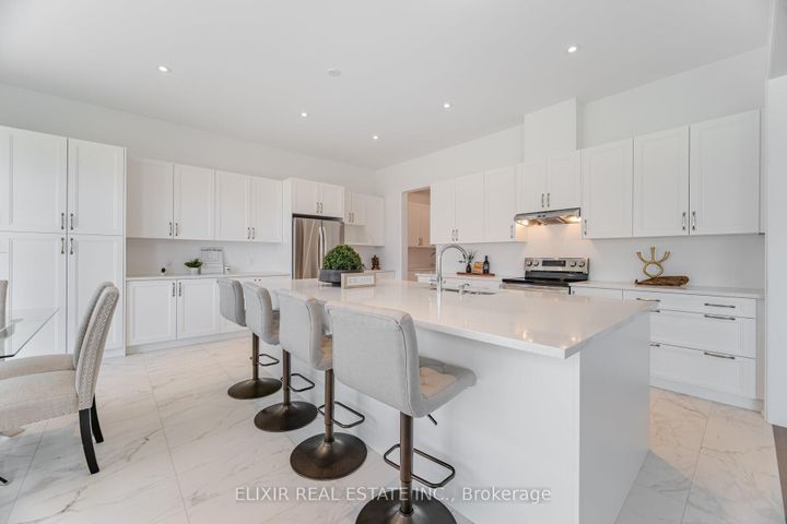 Photo 12 at 33 Sculpture Garden Lane, Kleinburg, Vaughan