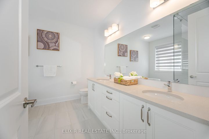 Photo 32 at 33 Sculpture Garden Lane, Kleinburg, Vaughan