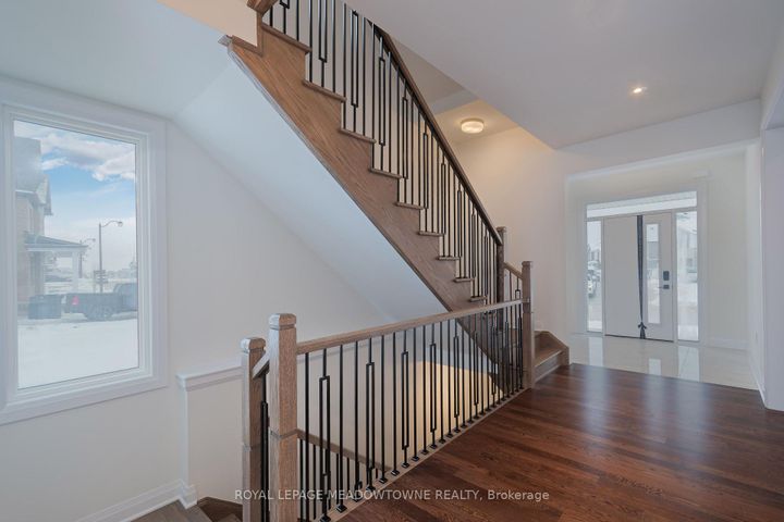 Photo 5 at 68 Spiritwood Way, Northwest Brampton, Brampton