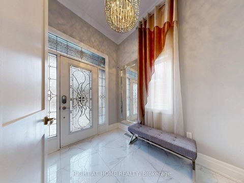 Photo 4 at 26 Carnoustie Crescent, Jefferson, Richmond Hill