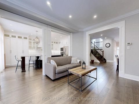 Photo 7 at 26 Carnoustie Crescent, Jefferson, Richmond Hill