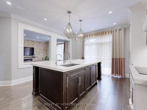 Photo 11 at 26 Carnoustie Crescent, Jefferson, Richmond Hill