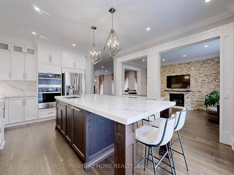 Photo 12 at 26 Carnoustie Crescent, Jefferson, Richmond Hill