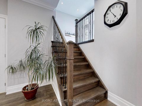 Photo 16 at 26 Carnoustie Crescent, Jefferson, Richmond Hill