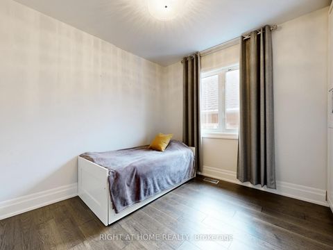 Photo 31 at 26 Carnoustie Crescent, Jefferson, Richmond Hill