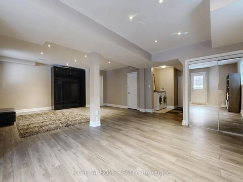 Photo 42 at 26 Carnoustie Crescent, Jefferson, Richmond Hill