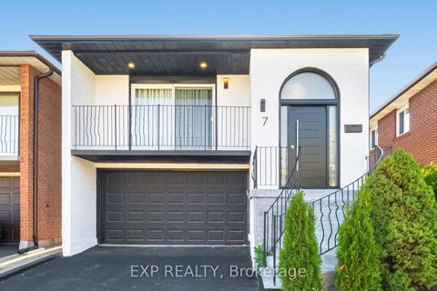 Photo 0 at 7 Boyne Highlands Court, Concord, Vaughan