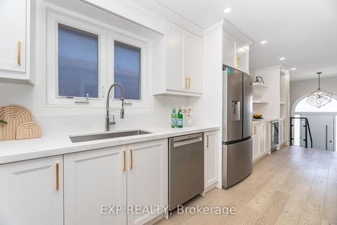 Photo 9 at 7 Boyne Highlands Court, Concord, Vaughan