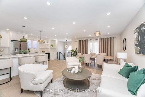 Photo 14 at 7 Boyne Highlands Court, Concord, Vaughan