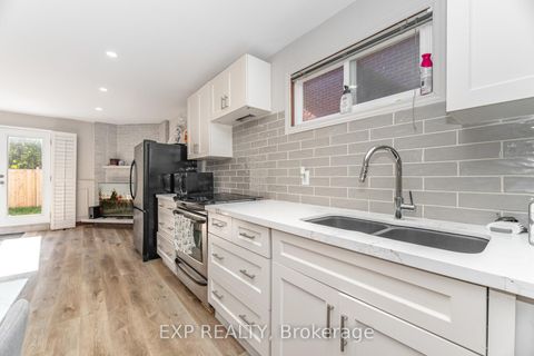 Photo 30 at 7 Boyne Highlands Court, Concord, Vaughan