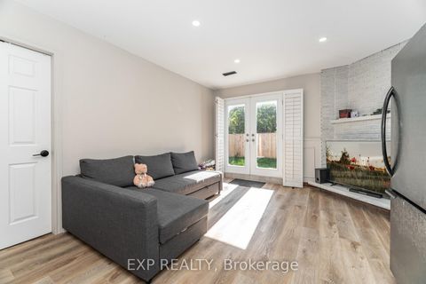 Photo 33 at 7 Boyne Highlands Court, Concord, Vaughan