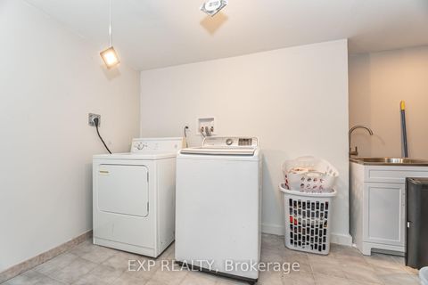 Photo 38 at 7 Boyne Highlands Court, Concord, Vaughan