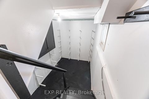 Photo 39 at 7 Boyne Highlands Court, Concord, Vaughan