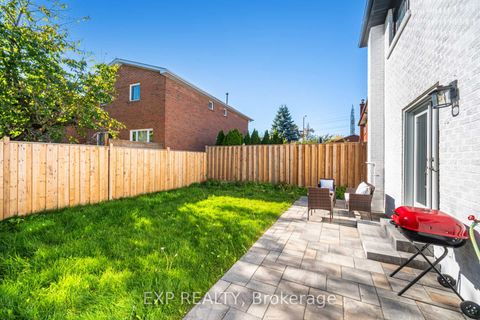 Photo 40 at 7 Boyne Highlands Court, Concord, Vaughan