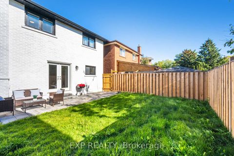 Photo 42 at 7 Boyne Highlands Court, Concord, Vaughan