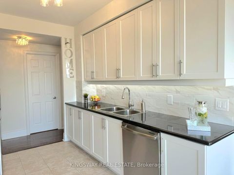 Photo 8 at 3009 - 3880 Duke Of York Boulevard, City Centre, Mississauga