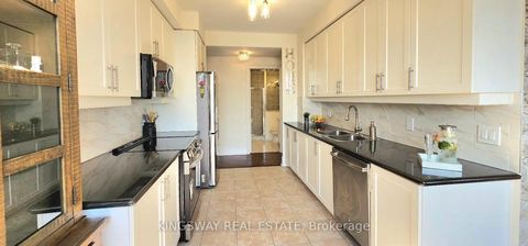 Photo 9 at 3009 - 3880 Duke Of York Boulevard, City Centre, Mississauga