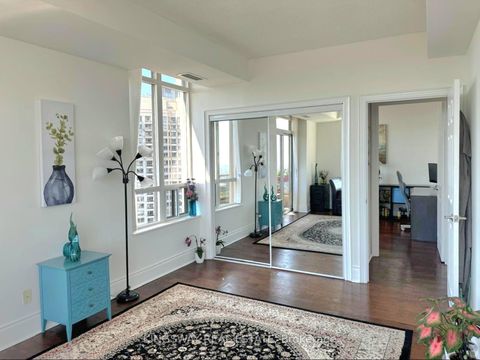 Photo 11 at 3009 - 3880 Duke Of York Boulevard, City Centre, Mississauga