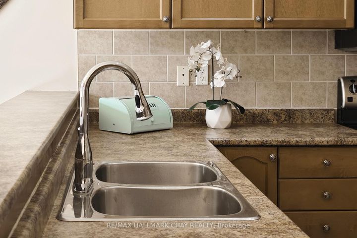 Photo 8 at 76 Cobblestone Court, Wellington, Brampton