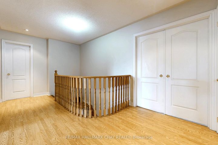 Photo 15 at 76 Cobblestone Court, Wellington, Brampton