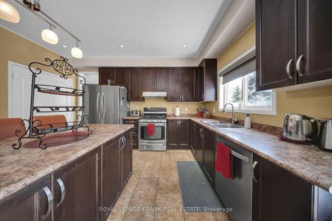 Photo 9 at 2300 Bridle Road, Windfields, Oshawa