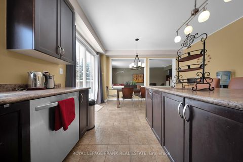 Photo 10 at 2300 Bridle Road, Windfields, Oshawa