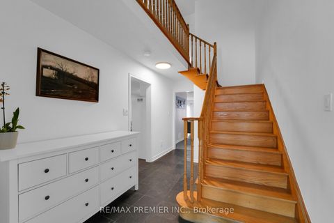 Photo 5 at 15 Michelle Drive, East Woodbridge, Vaughan