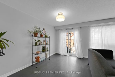 Photo 10 at 15 Michelle Drive, East Woodbridge, Vaughan