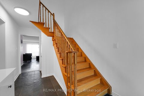 Photo 16 at 15 Michelle Drive, East Woodbridge, Vaughan