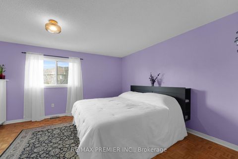 Photo 18 at 15 Michelle Drive, East Woodbridge, Vaughan