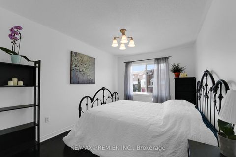 Photo 24 at 15 Michelle Drive, East Woodbridge, Vaughan