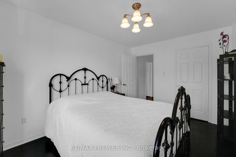 Photo 25 at 15 Michelle Drive, East Woodbridge, Vaughan