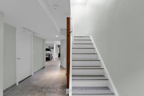 Photo 29 at 15 Michelle Drive, East Woodbridge, Vaughan