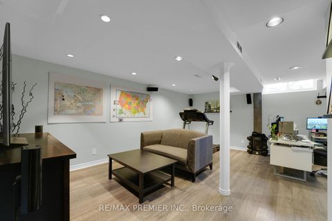 Photo 30 at 15 Michelle Drive, East Woodbridge, Vaughan