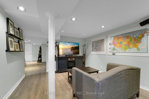 Photo 33 at 15 Michelle Drive, East Woodbridge, Vaughan