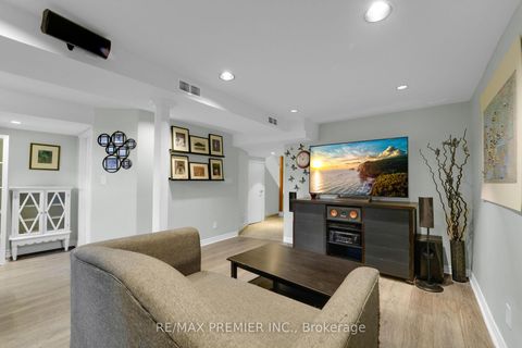 Photo 35 at 15 Michelle Drive, East Woodbridge, Vaughan