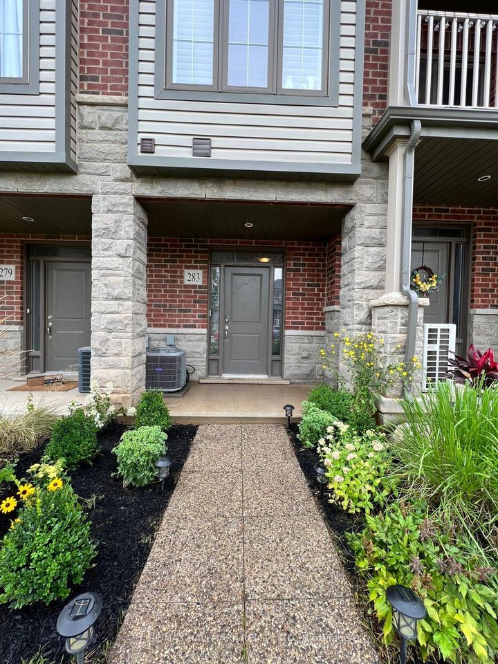 Photo 1 at 283 Skinner Road, Waterdown, Hamilton